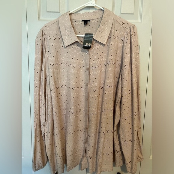 NWT Torrid Blouse 3XL Eyelet Button Up Long Sleeve Shirt Lightweight Casual - Picture 1 of 7